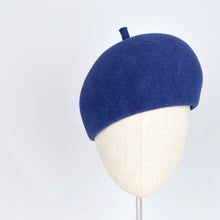 Load image into Gallery viewer, A french blue velour beret hat displayed on a mannequin head.
